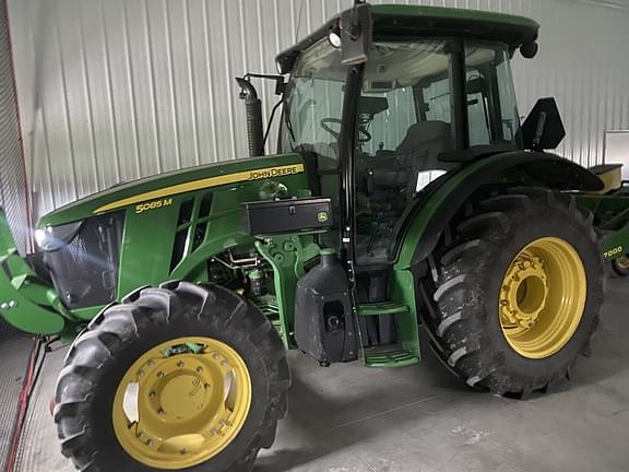 Image of John Deere 5085M Primary image