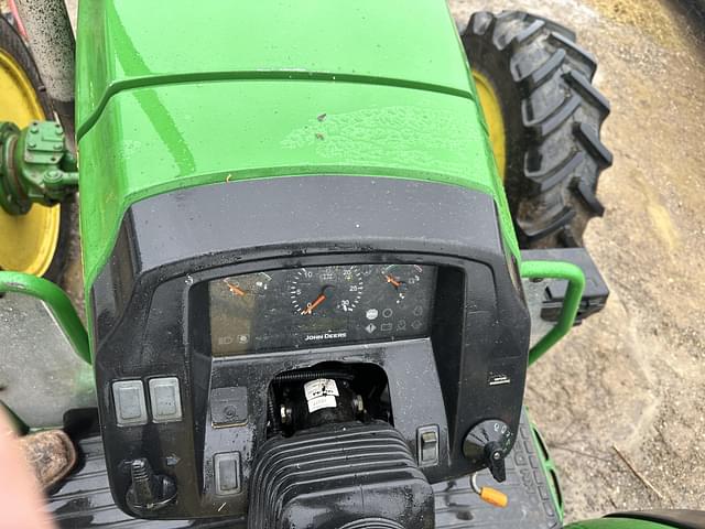 Image of John Deere 5085M equipment image 2