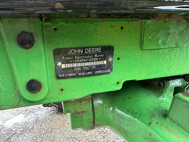 Image of John Deere 5085M equipment image 4