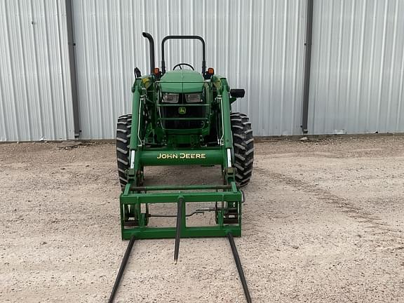 Image of John Deere 5100E equipment image 4