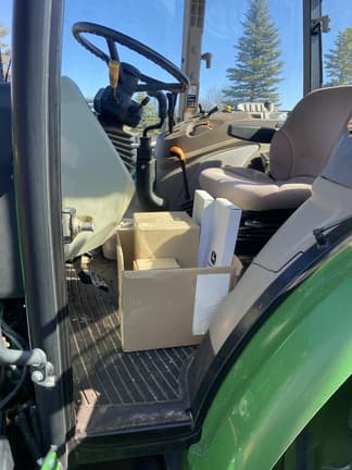 Image of John Deere 5100E equipment image 3