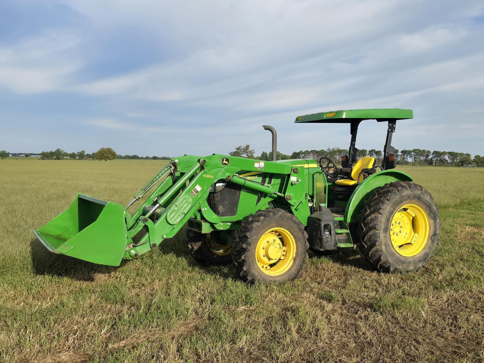 2016 John Deere 5100E Equipment Image0