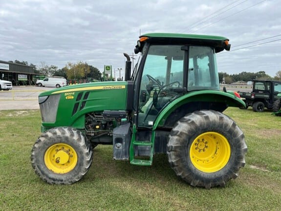 2016 John Deere 5100E Equipment Image0
