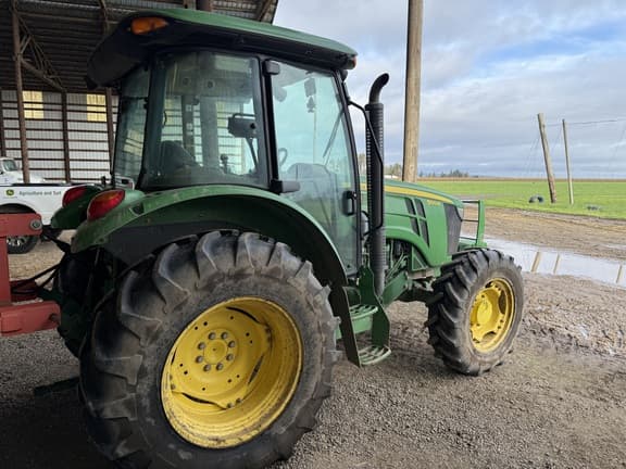 Image of John Deere 5100M equipment image 4