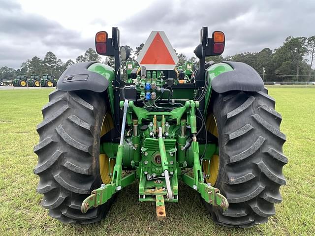 Image of John Deere 5100M equipment image 3