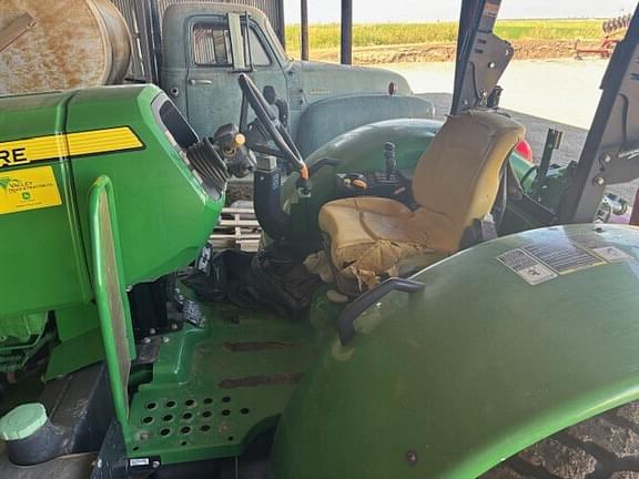 Image of John Deere 5100ML equipment image 2