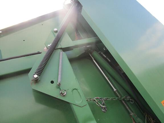 Image of John Deere 569 MegaWide Plus equipment image 4