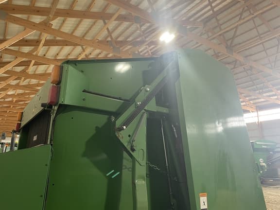 Image of John Deere 569 MegaWide Plus equipment image 4