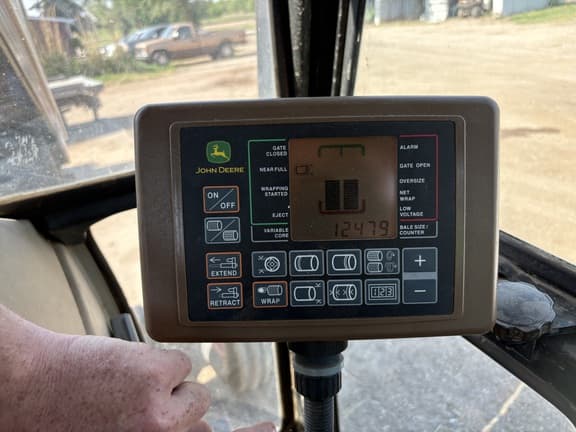 Image of John Deere 569 MegaWide Plus equipment image 3