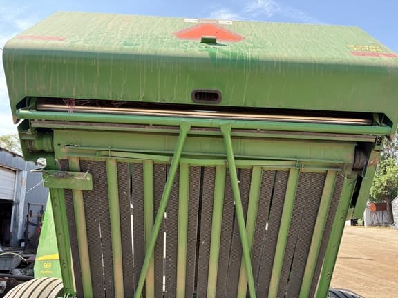 Image of John Deere 569 MegaWide Plus equipment image 4