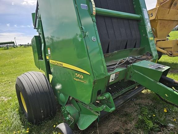Image of John Deere 569 MegaWide Plus equipment image 1