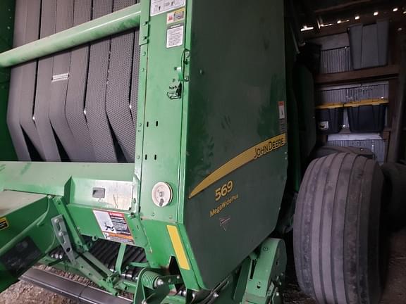 Image of John Deere 569 MegaWide Plus equipment image 2