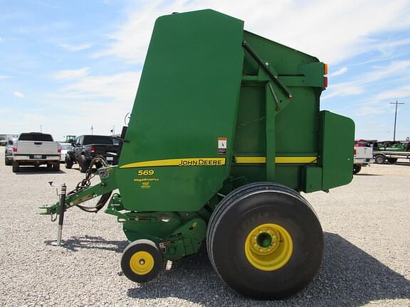 Image of John Deere 569 MegaWide Plus equipment image 1