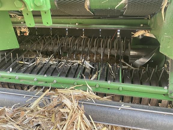 Image of John Deere 569 MegaWide Plus equipment image 3