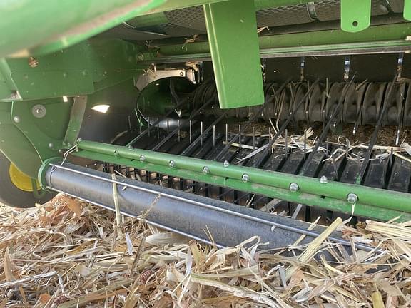 Image of John Deere 569 MegaWide Plus equipment image 4