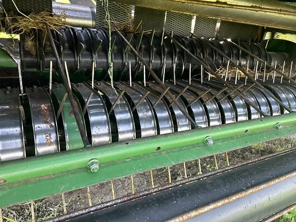 Image of John Deere 569 MegaWide Plus equipment image 4