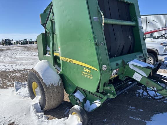 Image of John Deere 569 MegaWide Plus equipment image 1