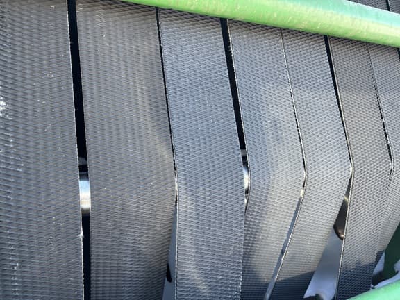 Image of John Deere 569 MegaWide Plus equipment image 4