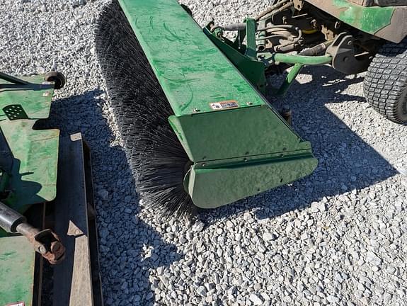 Image of John Deere 60 Heavy Duty Broom equipment image 3