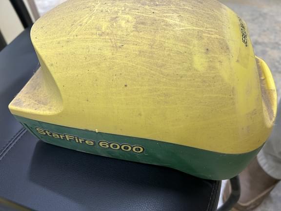 Image of John Deere StarFire 6000 equipment image 3