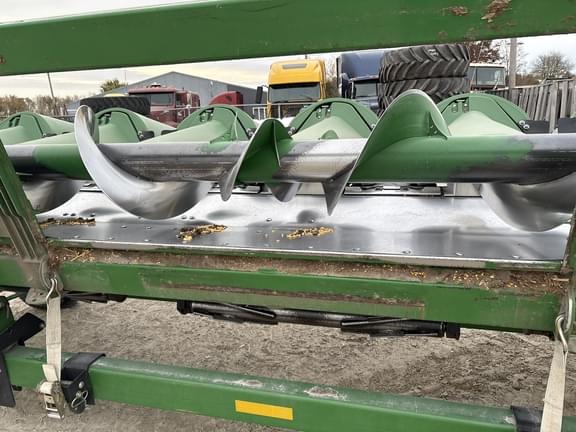 Image of John Deere 608C equipment image 2