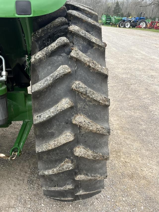 Image of John Deere 6105D equipment image 4