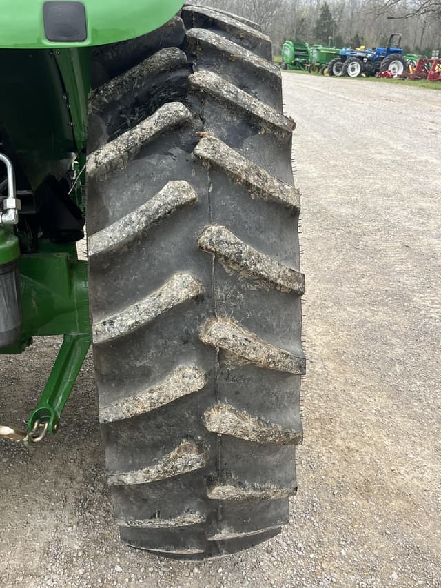 Image of John Deere 6105D equipment image 4