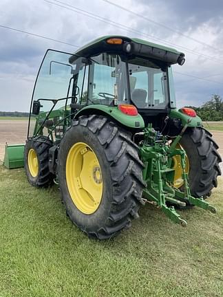 Image of John Deere 6105E equipment image 3