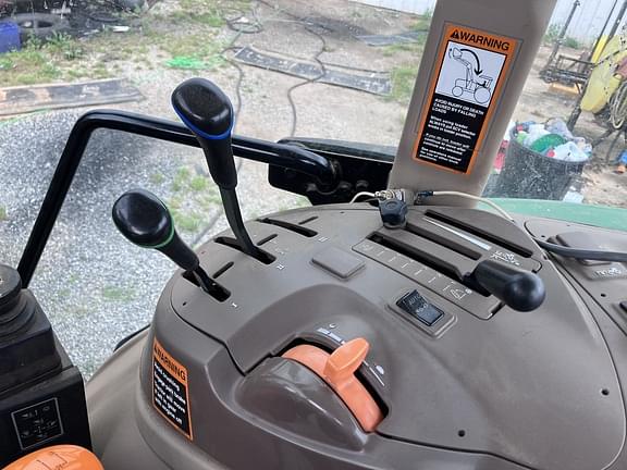 Image of John Deere 6105E equipment image 4
