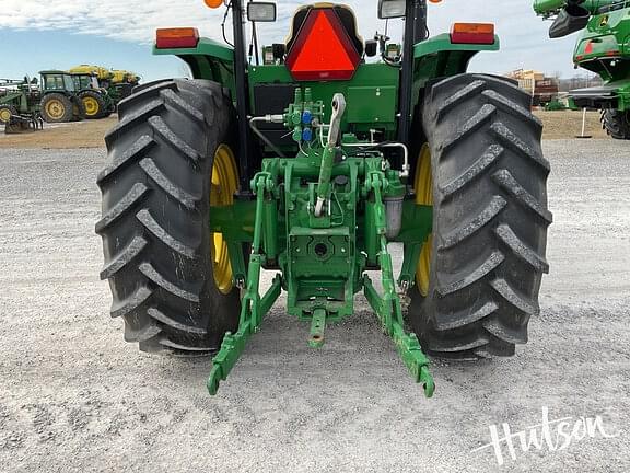 Image of John Deere 6105E equipment image 4