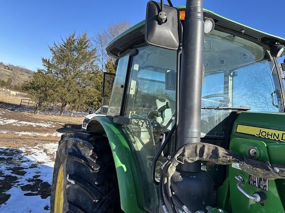 Image of John Deere 6105E equipment image 4