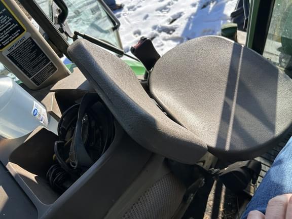 Image of John Deere 6105E equipment image 1