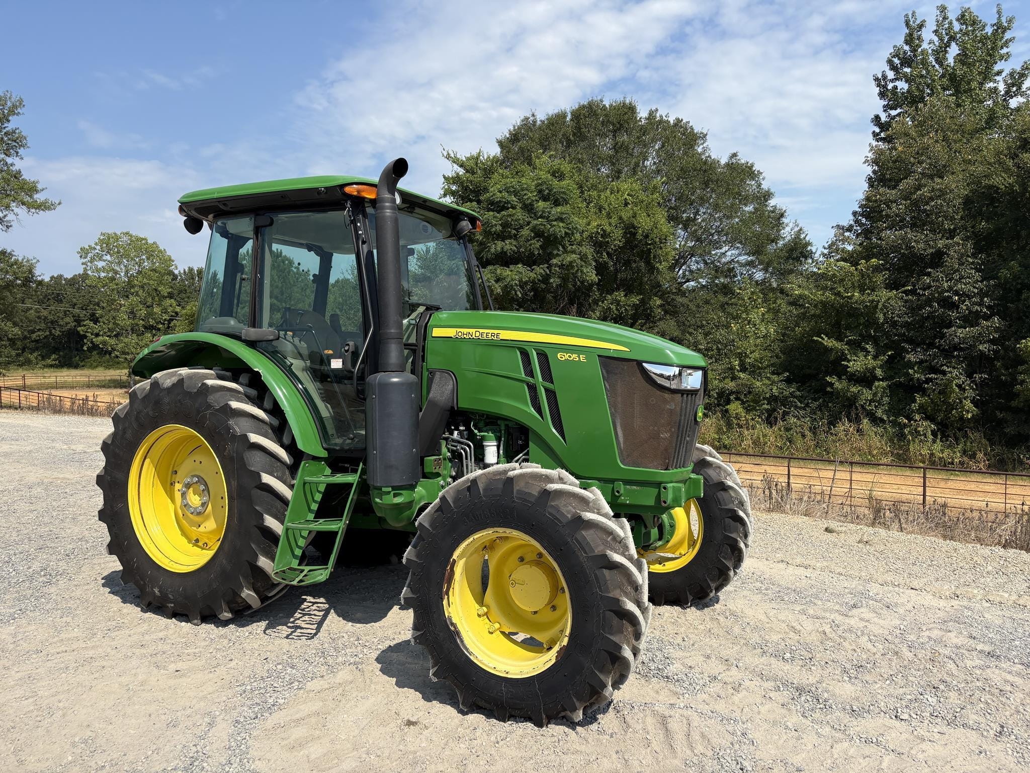 2016 John Deere 6105E Equipment Image0