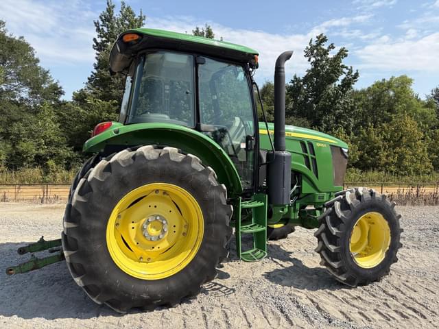 Image of John Deere 6105E equipment image 2