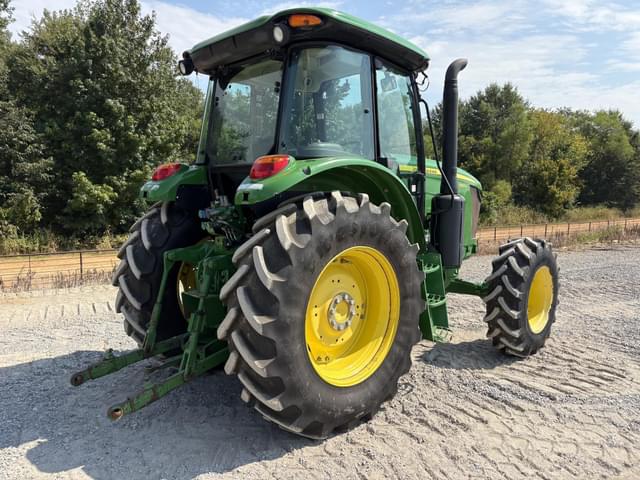 Image of John Deere 6105E equipment image 3