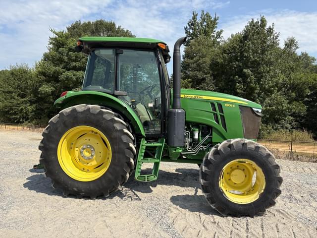 Image of John Deere 6105E equipment image 1