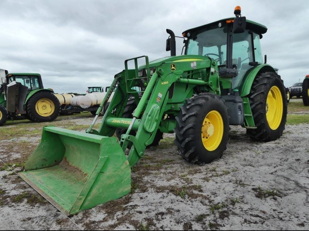 100 to 174 HP Tractors image