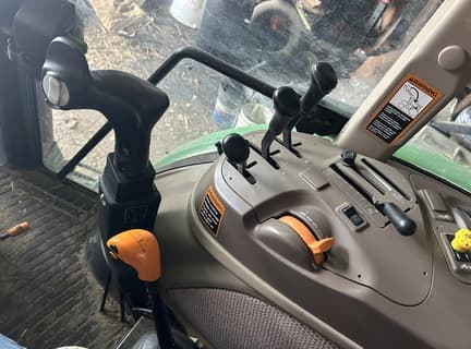 Image of John Deere 6105E equipment image 3