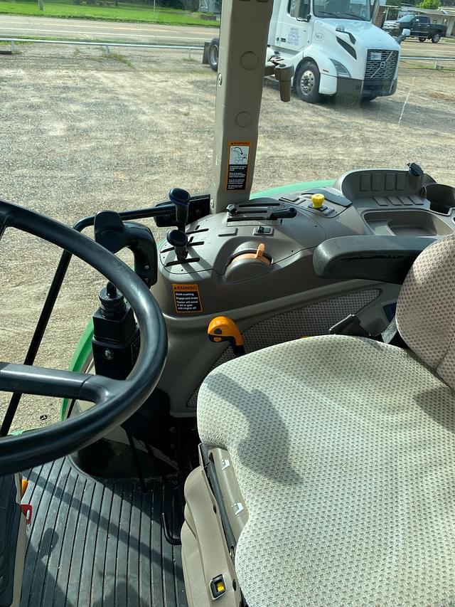Image of John Deere 6105E equipment image 3