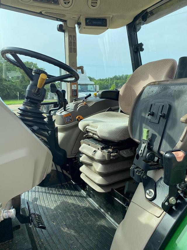 Image of John Deere 6105E equipment image 4