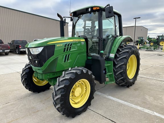 2016 John Deere 6110M Equipment Image0