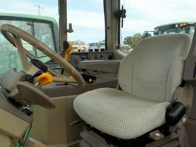 Image of John Deere 6110M equipment image 4