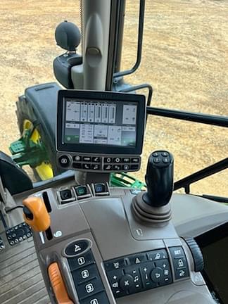 Image of John Deere 6110R equipment image 4