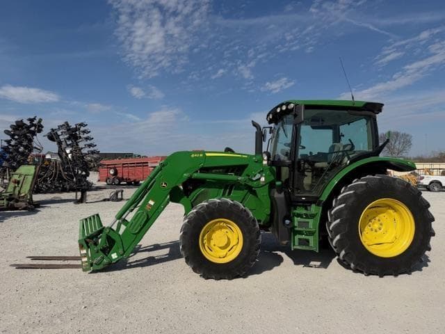 Image of John Deere 6110R equipment image 1