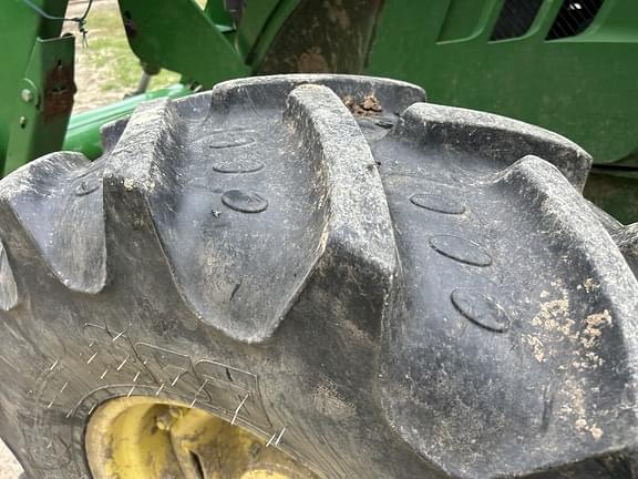 Image of John Deere 6110R equipment image 2