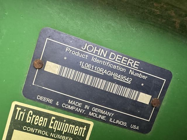 Image of John Deere 6110R equipment image 3