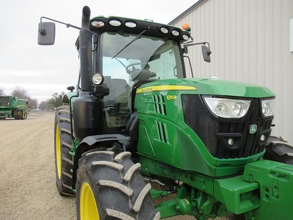 Image of John Deere 6110R equipment image 4