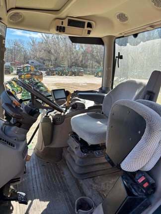 Image of John Deere 6110R equipment image 4