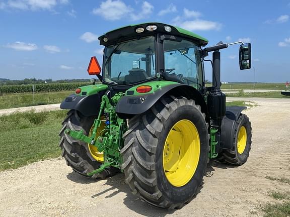 Image of John Deere 6110R equipment image 4