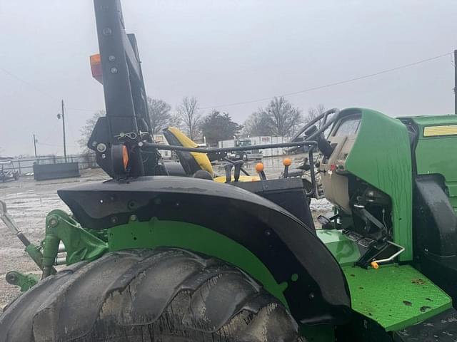 Image of John Deere 6115M equipment image 4